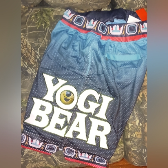 Yogi Bear Vancouver Basketball Shorts - Picture 5 of 6